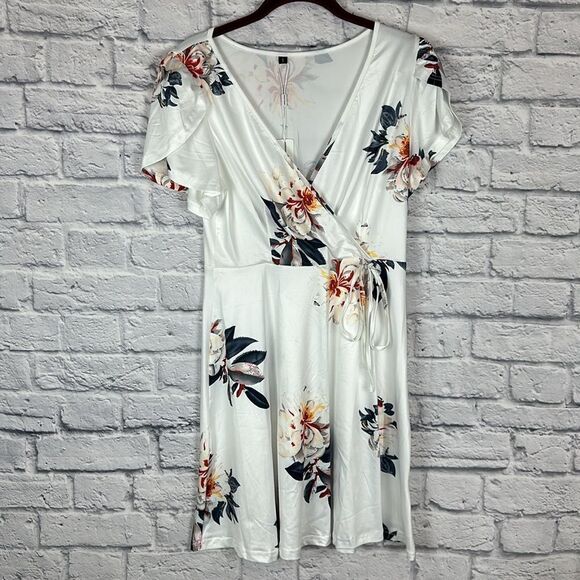 Floral White Dress Size Small NWT - Picture 1 of 7